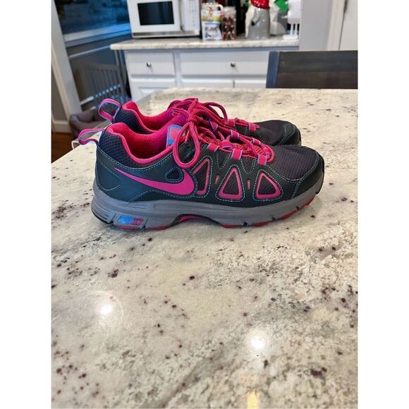 Nike Womens Alvord 10 Gray & Pink Running Shoe Sneaker sz 8.5 EUC - Picture 1 of 8